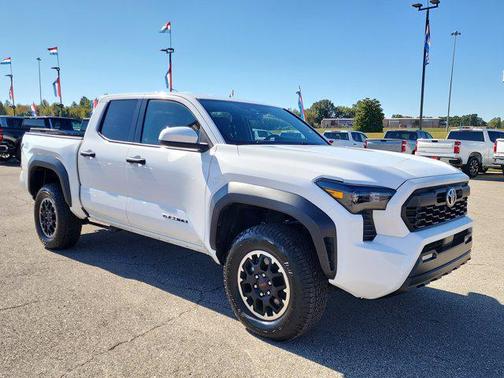 2025 Toyota Tacoma SR