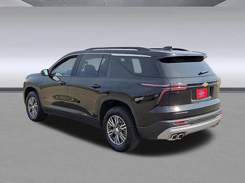 Mosaic Black Metallic 2025 Chevrolet Traverse LT