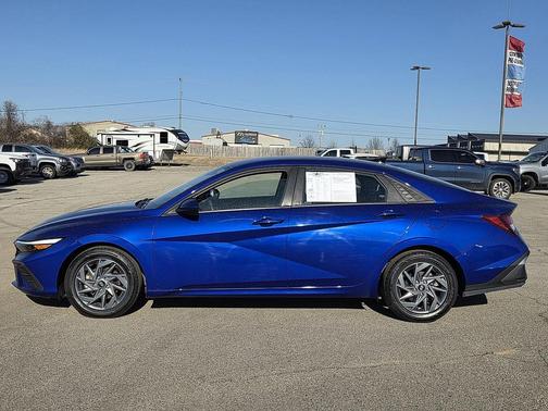 2024 Hyundai ELANTRA SEL