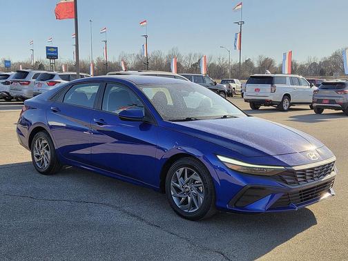 2024 Hyundai ELANTRA SEL