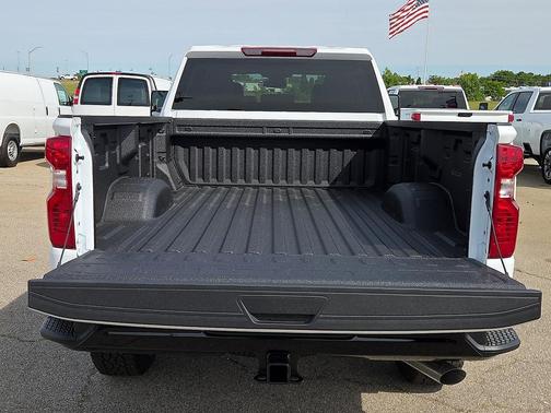 Summit White 2026 Chevrolet Silverado 2500 Custom