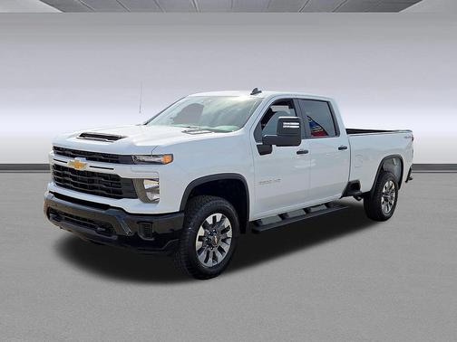 Summit White 2026 Chevrolet Silverado 2500 Custom