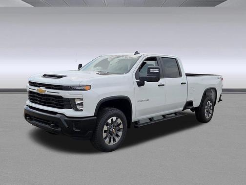 Summit White 2026 Chevrolet Silverado 2500 Custom