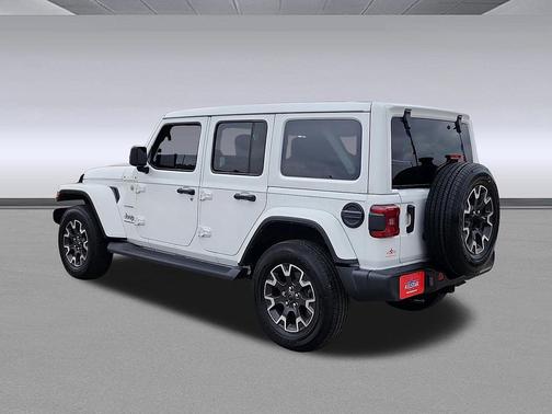 2024 Jeep Wrangler 4-Door Sahara 4x4