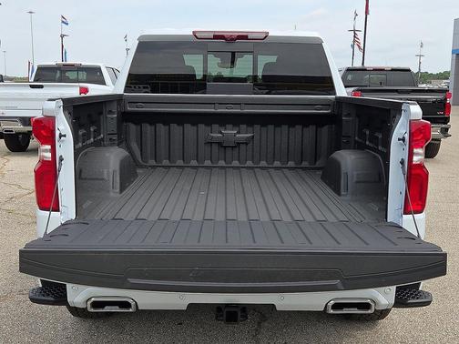 Polar White Tricoat 2026 Chevrolet Silverado 1500 High Country