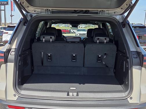 Sandstone Gray 2026 Chevrolet Traverse AWD Z71