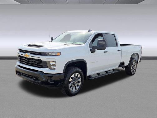 Summit White 2026 Chevrolet Silverado 2500 Custom