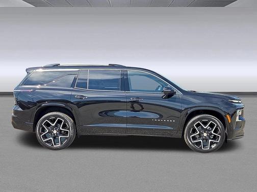 Mosaic Black Metallic 2026 Chevrolet Traverse High Country