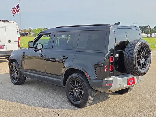 Santorini Black Metallic 2025 Land Rover Defender 110 P300