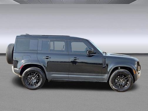 2025 Land Rover Defender 110 P300