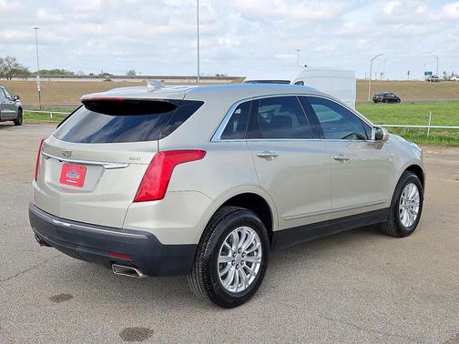 Silver Coast Metallic 2017 Cadillac XT5 Base