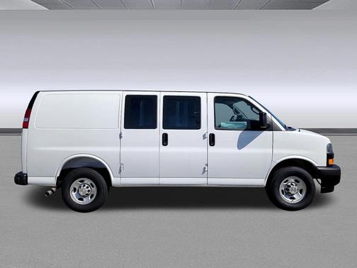 Summit White 2025 Chevrolet Express 2500 LT