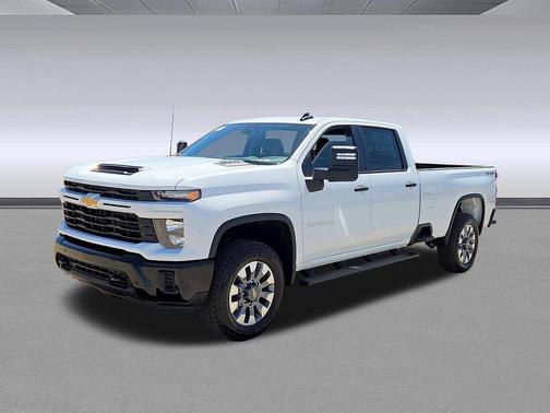 Summit White 2026 Chevrolet Silverado 2500 Custom