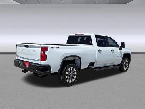 Summit White 2026 Chevrolet Silverado 2500 Custom