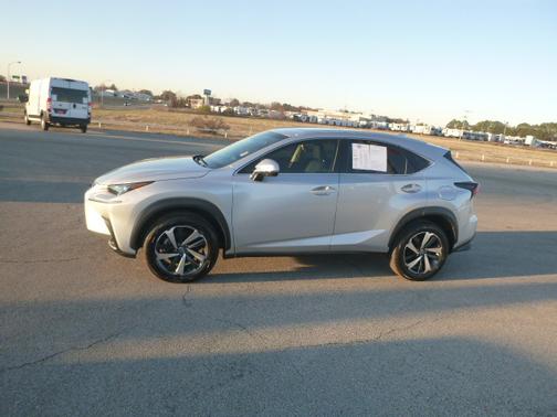 Photo 4 of 20 of 2019 Lexus NX 300 Base