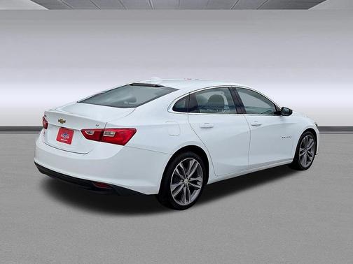 Summit White 2023 Chevrolet Malibu FWD 1LT