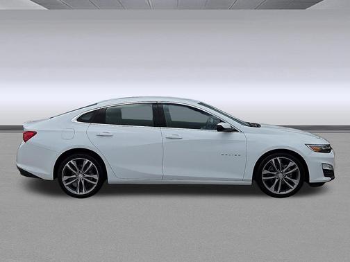 Summit White 2023 Chevrolet Malibu FWD 1LT