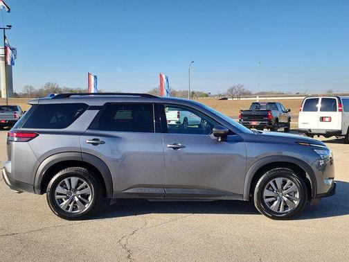 2024 Nissan Pathfinder SV FWD