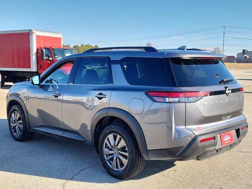 2024 Nissan Pathfinder SV FWD