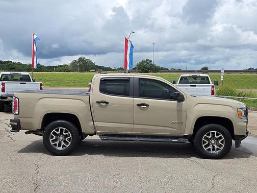 Desert Sand Metallic 2022 GMC Canyon AT4