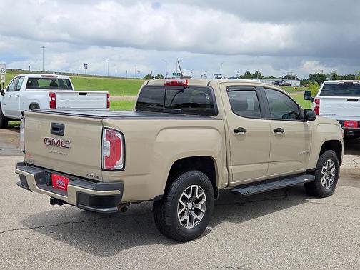 Desert Sand Metallic 2022 GMC Canyon AT4