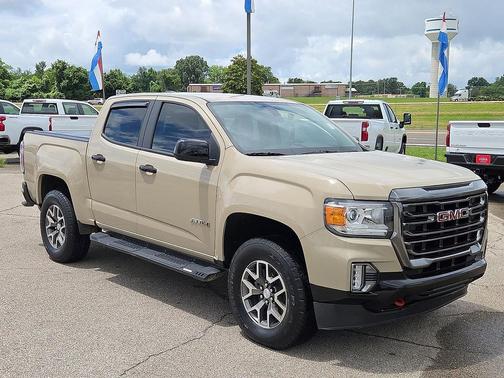 Desert Sand Metallic 2022 GMC Canyon AT4