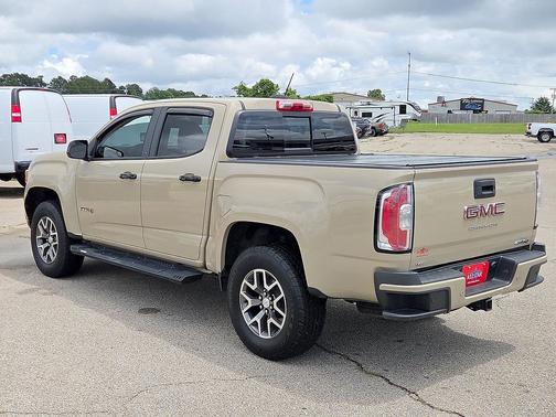 Desert Sand Metallic 2022 GMC Canyon AT4