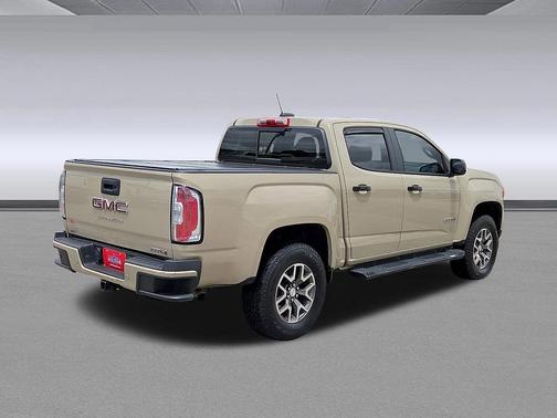 Desert Sand Metallic 2022 GMC Canyon AT4