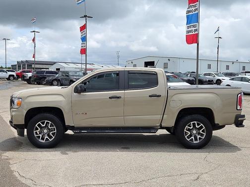 Desert Sand Metallic 2022 GMC Canyon AT4