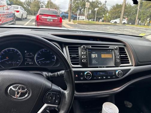 2018 Toyota Highlander LE