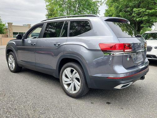 Platinum Gray Metallic 2022 Volkswagen Atlas 3.6L SE w/Technology