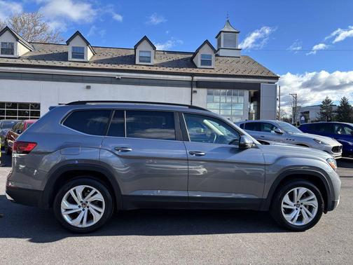 Platinum Gray Metallic 2022 Volkswagen Atlas 3.6L SE w/Technology