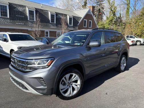 Platinum Gray Metallic 2022 Volkswagen Atlas 3.6L SE w/Technology