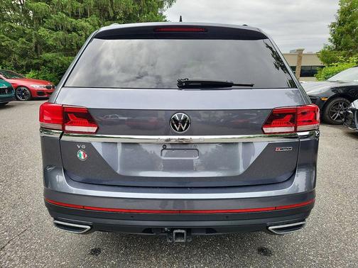 Platinum Gray Metallic 2022 Volkswagen Atlas 3.6L SE w/Technology