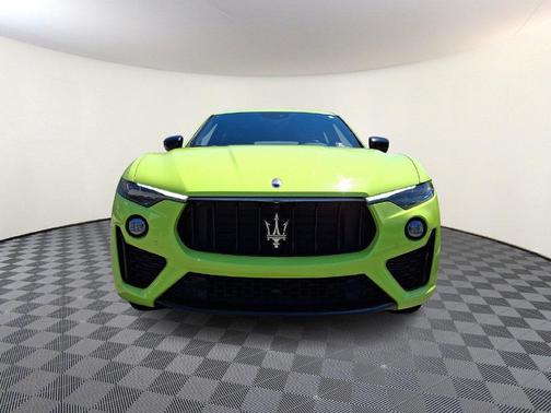 Hyper Green-Fuoriserie 2021 Maserati Levante Base