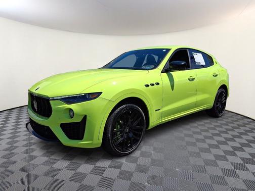 Hyper Green-Fuoriserie 2021 Maserati Levante Base