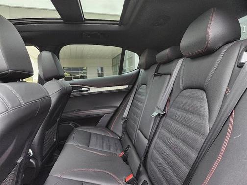 2025 Alfa Romeo Stelvio Ti