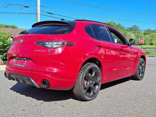 2025 Alfa Romeo Stelvio Ti