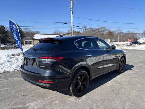 Nero Ribelle Metallic 2023 Maserati Levante Modena