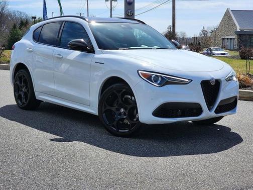 2023 Alfa Romeo Stelvio Estrema AWD