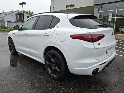 2023 Alfa Romeo Stelvio Estrema AWD