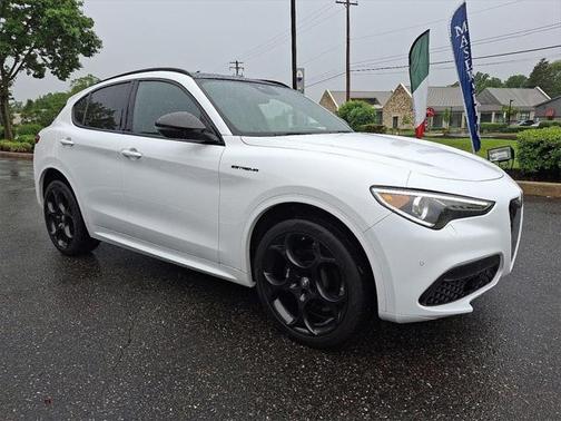 2023 Alfa Romeo Stelvio Estrema AWD