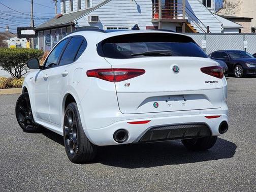 2023 Alfa Romeo Stelvio Estrema AWD