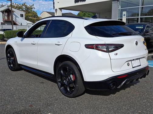 2025 Alfa Romeo Stelvio Sprint AWD