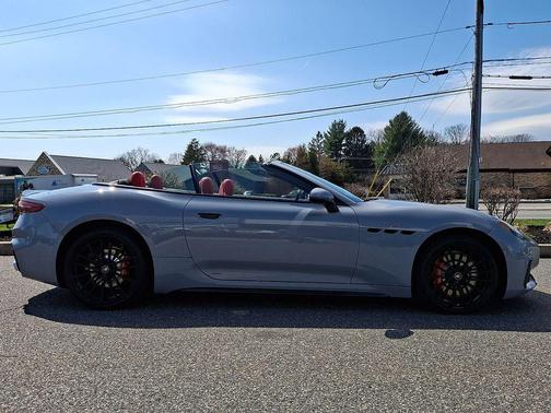 Grigio Incognito Solid 2024 Maserati GranCabrio Trofeo