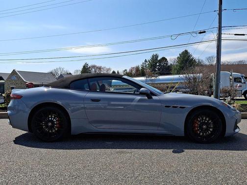 Grigio Incognito Solid 2024 Maserati GranCabrio Trofeo