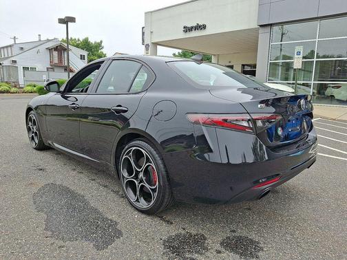 Vulcano Black Metallic 2024 Alfa Romeo Giulia Ti