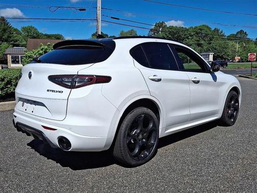 2025 Alfa Romeo Stelvio