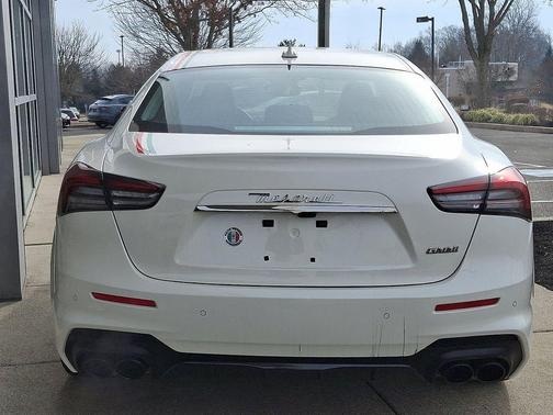 Bianco 2021 Maserati Ghibli Trofeo