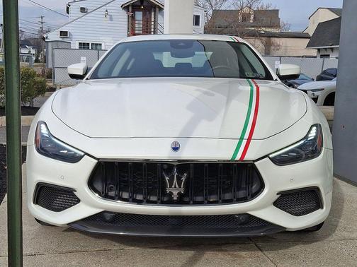 Bianco 2021 Maserati Ghibli Trofeo